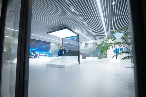 binnenafwerking-bedrijfsruimtes-plafondwerken-vloerbekleding-en-maatwerk-omkastingen-voor-dana